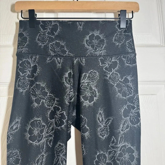 Fabletics Define Powerhold High Waisted Leggings in Floral Outline - Picture 2 of 8